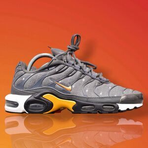 nike air max plus se mens size 7.5 iron grey-metallic gold-black dm7570-002